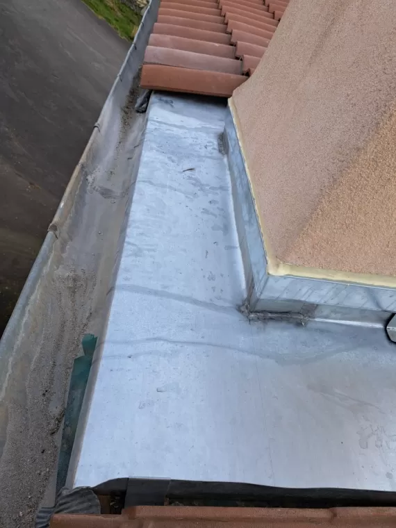 Rénovation d'un hébergement de cheminée à Tourzel-Ronzières, Issoire, Gwladys Poulnais